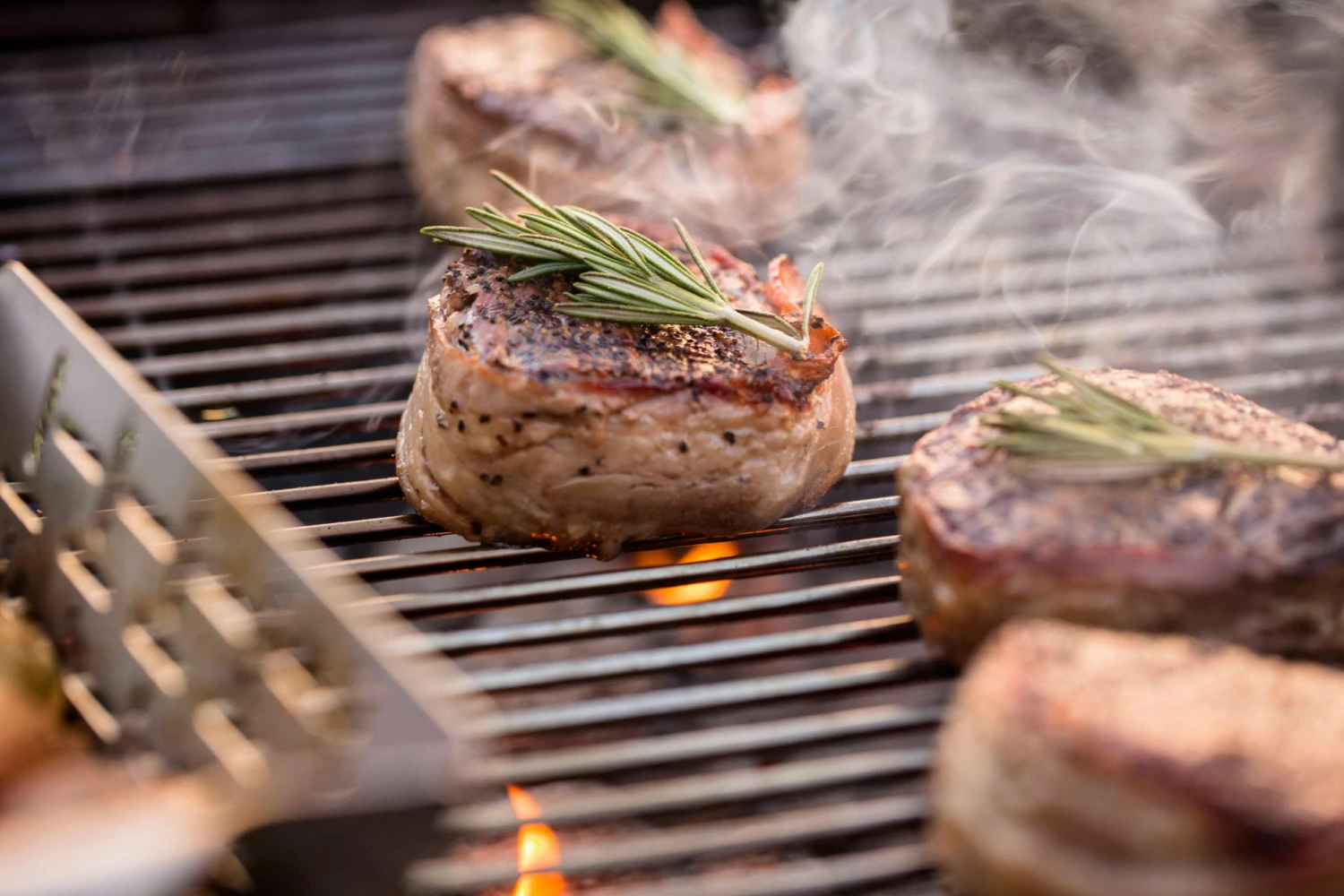 Weber Charcoal Grills Original Kettle Premium 22-in W Black Kettle Charcoal Grill 5 Weber Charcoal Grills Original Kettle Premium 22-in W Black Kettle Charcoal Grill - Image 5