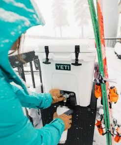 YETI Beverage Coolers Silo 6-Gallon Beverage Cooler 30 YETI Beverage Coolers Silo 6-Gallon Beverage Cooler -Weber Online Store 12218931 scaled