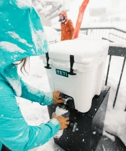 YETI Beverage Coolers Silo 6-Gallon Beverage Cooler 31 YETI Beverage Coolers Silo 6-Gallon Beverage Cooler -Weber Online Store 12218932 scaled