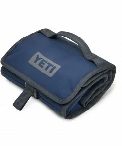 YETI Portable Coolers Daytrip Lunch Bag, Navy 22 YETI Portable Coolers Daytrip Lunch Bag, Navy -Weber Online Store 12416344