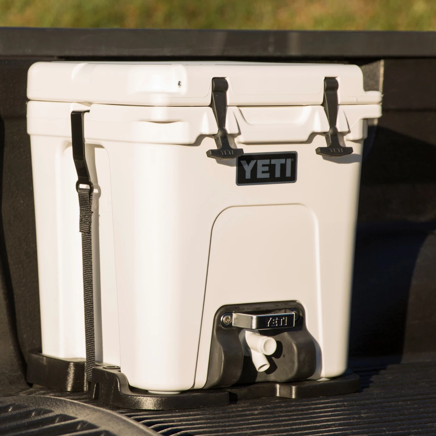 YETI Beverage Coolers Silo 6-Gallon Beverage Cooler 2 YETI Beverage Coolers Silo 6-Gallon Beverage Cooler - Image 2