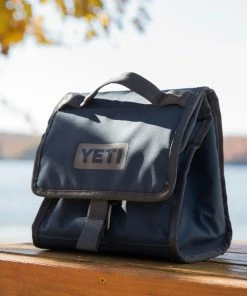 YETI Portable Coolers Daytrip Lunch Bag, Navy 20 YETI Portable Coolers Daytrip Lunch Bag, Navy -Weber Online Store 13366150