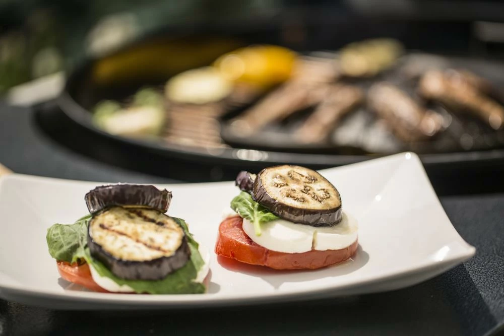 Weber Charcoal Grills Performer Premium 22-in W Black Kettle Charcoal Grill 9 Weber Charcoal Grills Performer Premium 22-in W Black Kettle Charcoal Grill - Image 9