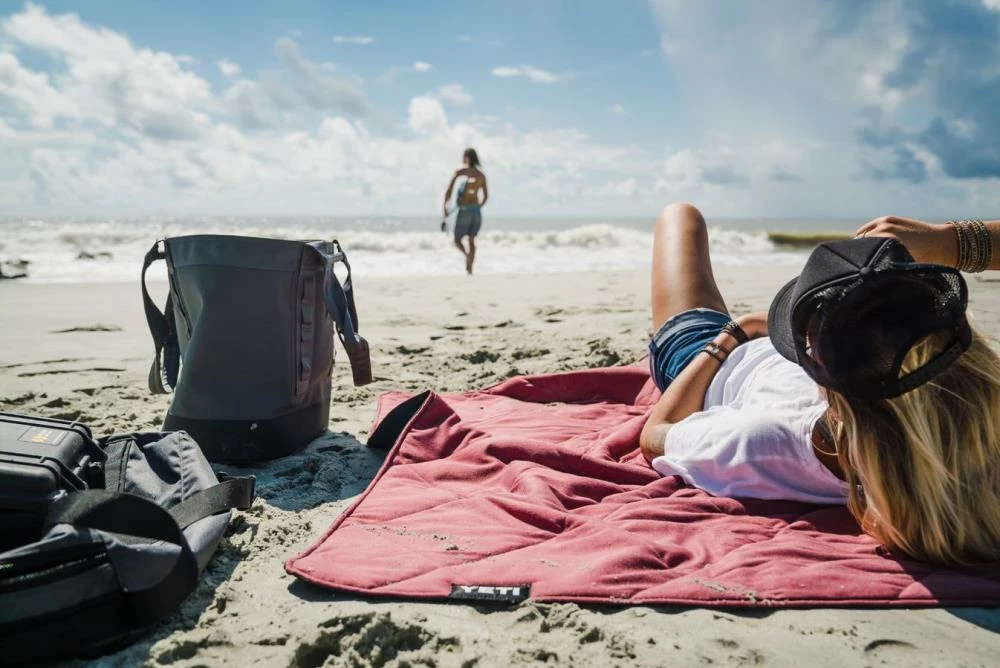 YETI Blankets & Throws Lowlands Blanket for Indoor/Outdoor, Fireside Red 7 YETI Blankets & Throws Lowlands Blanket for Indoor/Outdoor, Fireside Red - Image 7