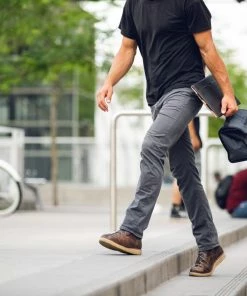 YETI Portable Coolers Daytrip Lunch Bag, Navy 25 YETI Portable Coolers Daytrip Lunch Bag, Navy -Weber Online Store 43642363