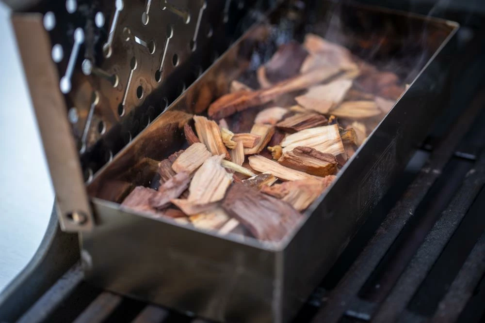 Weber Apple 192 Cubic Inch(Es) Wood Chips 3 Weber Apple 192 Cubic Inch(Es) Wood Chips - Image 3