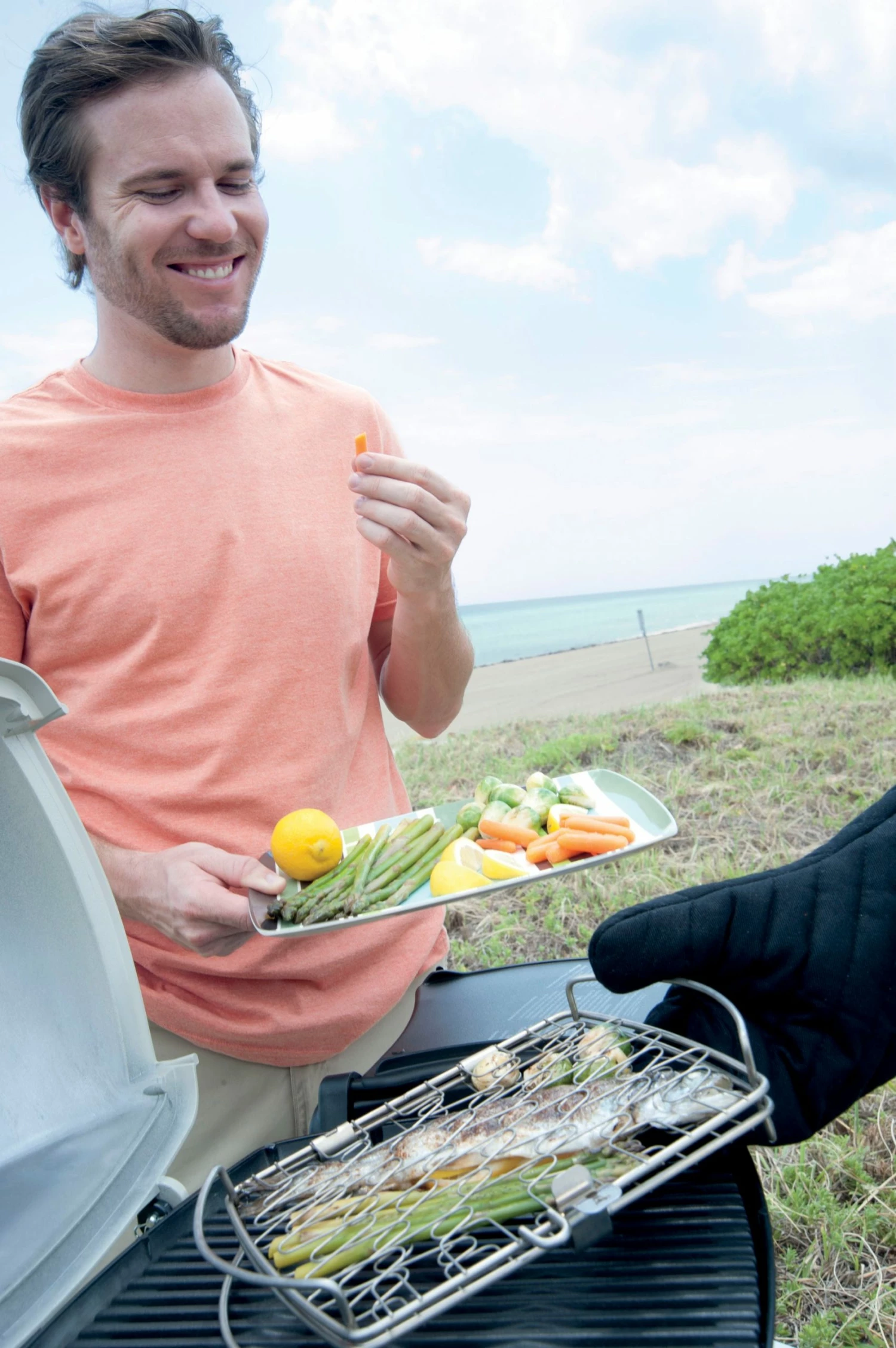 Weber Grill Cookware 9-in Stainless Steel Fish Basket 5 Weber Grill Cookware 9-in Stainless Steel Fish Basket - Image 5