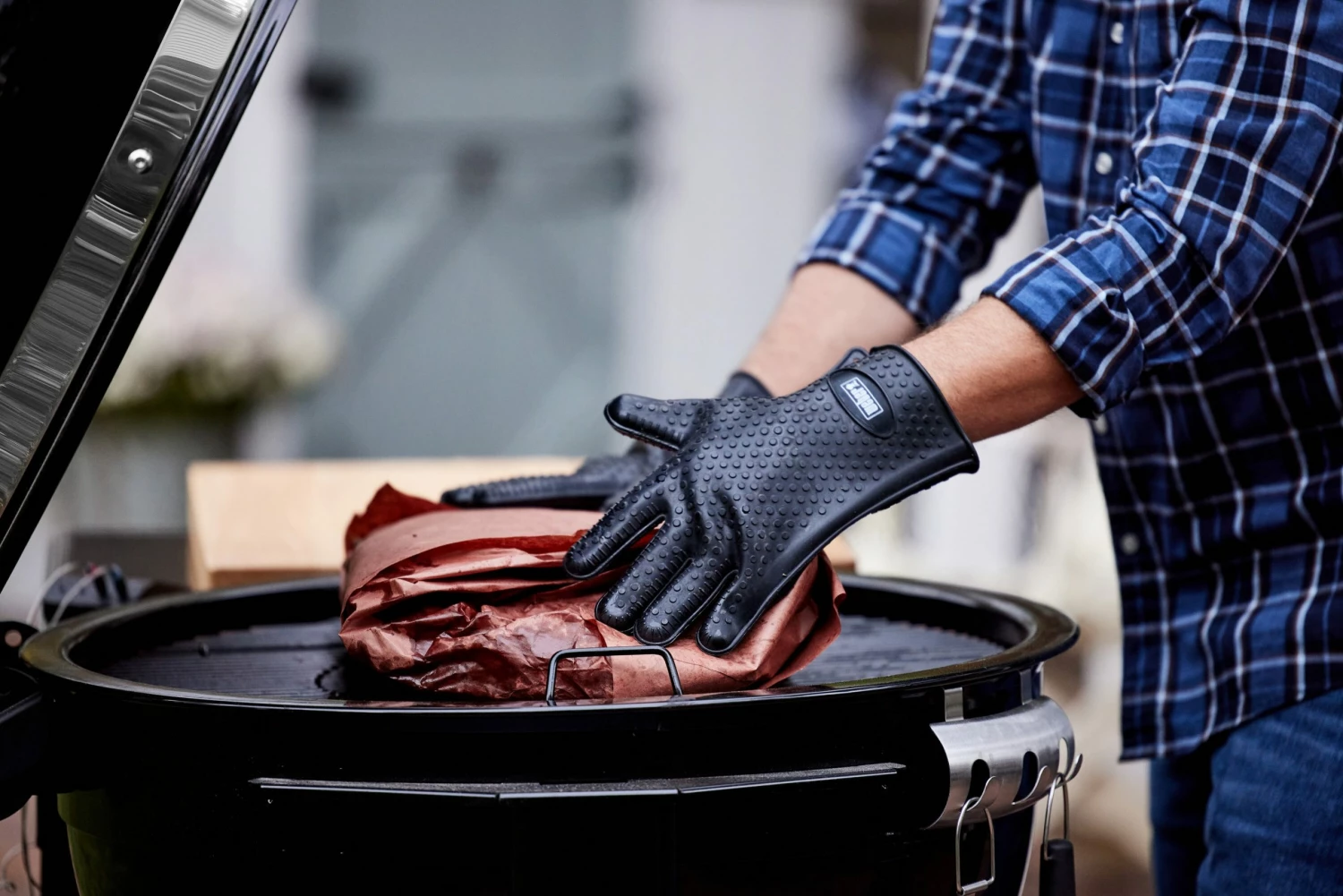 Weber Grilling Apparel 2-Pack Black Silicone Grill Gloves 5 Weber Grilling Apparel 2-Pack Black Silicone Grill Gloves - Image 5