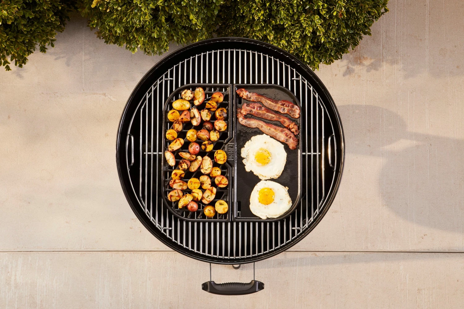 Weber Grill Cookware Porcelain-enameled Cast-iron Griddle 6 Weber Grill Cookware Porcelain-enameled Cast-iron Griddle - Image 6
